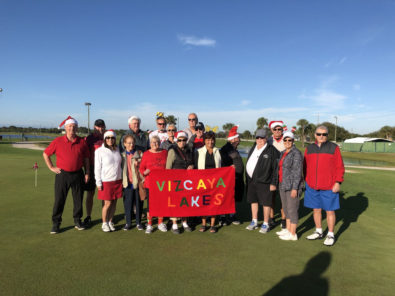 Group photo of league on course 